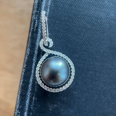 Vintage Tahitian Pearl & Diamond 18ct Gold Pendant